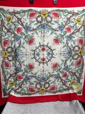 Vintage Gucci "Flora" 90 silk scarf